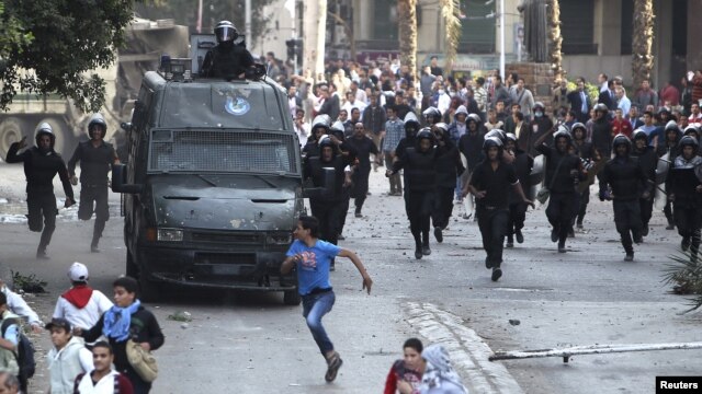 http://gdb.voanews.eu/00C4C4D8-1A39-4C22-9062-59E3C352A28A_w640_r1_s_cx0_cy10_cw0.jpg
