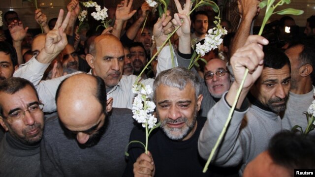 http://gdb.voanews.eu/08566FEF-5708-4E1A-83CE-798EA1AE90C0_w640_r1_s_cx0_cy10_cw0.jpg
