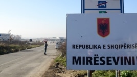 Vetëvendosje vë flamurin në kufi me Serbinë