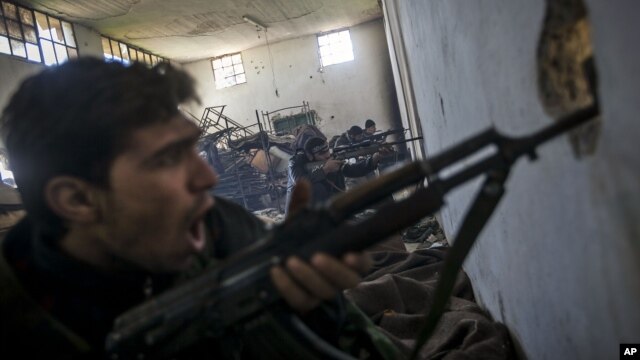 http://gdb.voanews.eu/1336C18D-BCFE-45F0-BF4C-8BE46AE7E536_w640_r1_s_cx0_cy6_cw0.jpg