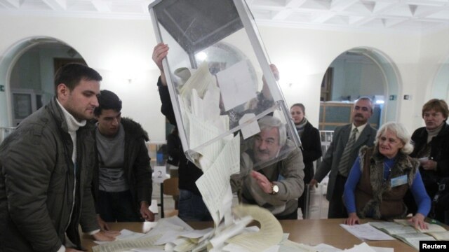 http://gdb.voanews.eu/1C3544FA-73C1-41FA-B0A9-D0BB05F5607F_w640_r1_s.jpg