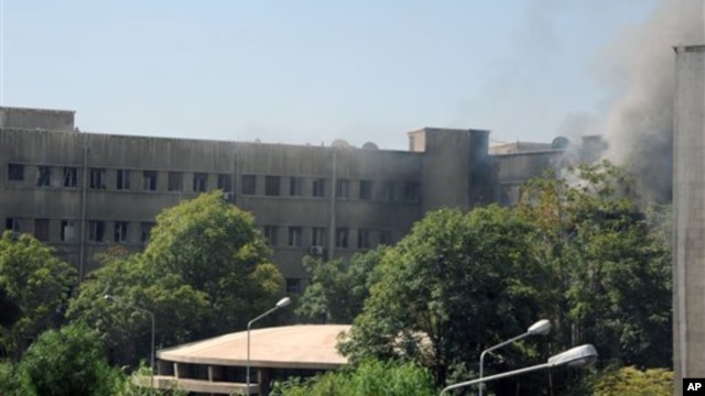 http://gdb.voanews.eu/244A6BB3-53B5-4ED2-B339-AE7B7E70D2EE_w640_r1_s_cx0_cy4_cw0.jpg