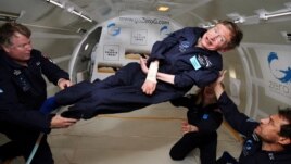 Stephen Hawking dhe misteret e universit