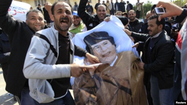 http://gdb.voanews.eu/4D969E69-F3FE-4BAA-8FD6-B8A3C622DBE7_w640_r1_s.jpg