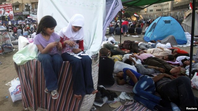 http://gdb.voanews.eu/57A0FEAE-88D2-4884-BAF5-ABAE6F098D89_w640_r1_s_cx0_cy8_cw0.jpg