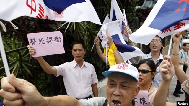 http://gdb.voanews.eu/63C56A49-EB27-4C57-8121-D065E8F0E00B_w640_r1_s.jpg