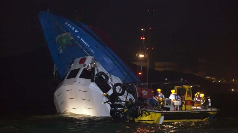 В Гонконге затонул пассажирский катер