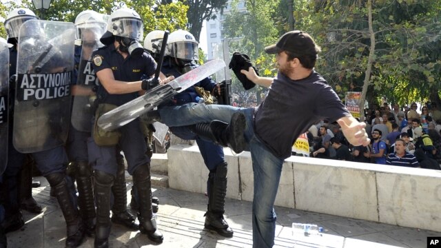 http://gdb.voanews.eu/68CB56BB-DB52-4432-8E52-9DEC18B5AB0A_w640_r1_s_cx0_cy4_cw0.jpg