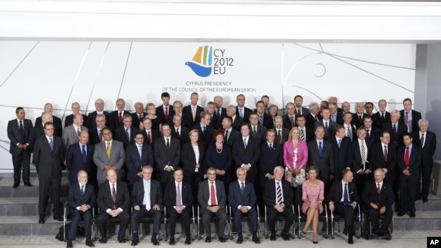 http://gdb.voanews.eu/6B5DD974-B2E9-4ECC-AB10-831E801DC2F5_w640_r1_s.jpg