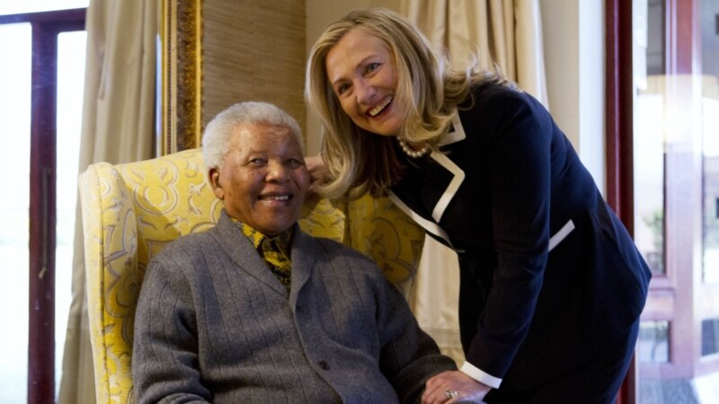 Клинтон встретилась с Манделой в ходе визита в ЮАР