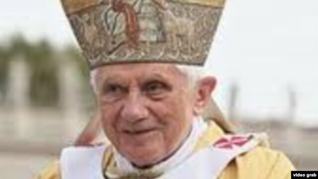 Krishtlindjet – Papa Benedikti lutet për paqe