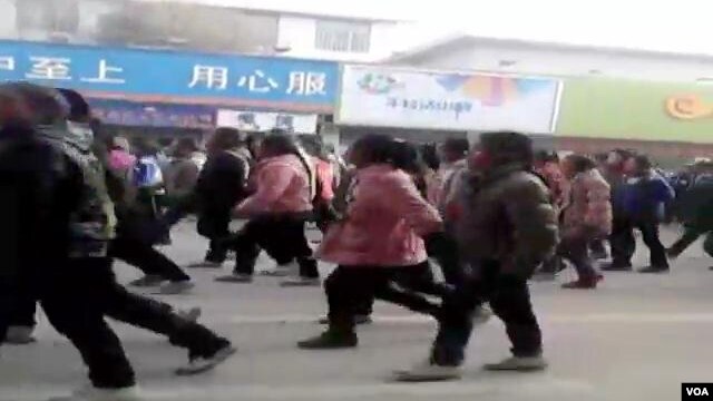 http://gdb.voanews.eu/AC24E272-B1BC-40FF-A3C3-89C67B4C0AD0_w640_r1_s_cx0_cy4_cw0.jpg