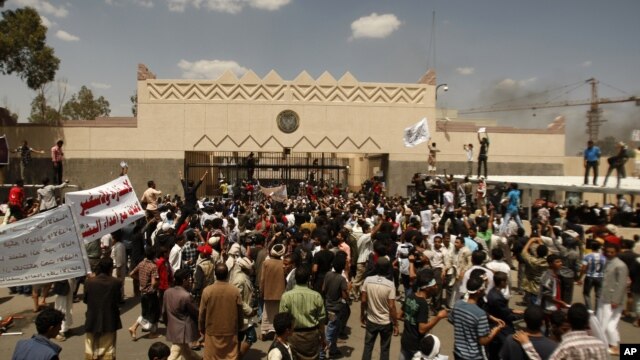http://gdb.voanews.eu/B9F9D37F-894F-4DB5-84E8-80D1069B25A9_w640_r1_s_cx0_cy7_cw0.jpg