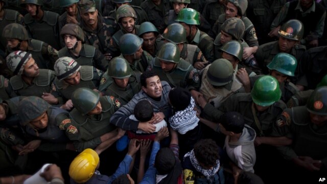 http://gdb.voanews.eu/CDFD437C-3281-42CC-BE78-BFA3FE40231E_w640_r1_s_cx0_cy6_cw0.jpg