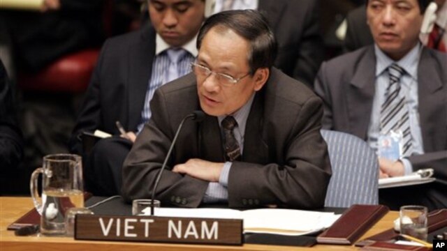 http://gdb.voanews.eu/DE17BF2B-7A04-4446-A5A2-D9BF939FF500_w640_r1_s_cx0_cy9_cw0.jpg