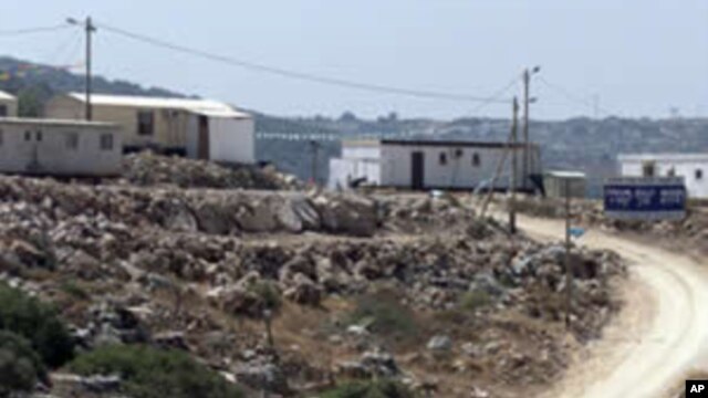 http://gdb.voanews.eu/E8506E8C-3BEE-46E9-BD51-39F199C2AC05_w640_r1_s_cx0_cy4_cw0.jpg