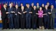 美国国务卿克林顿2012年9月4日在印度尼西亚雅加达同东盟秘书长素林以及东盟秘书处成员国常任代表合影