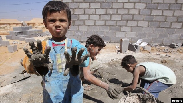 http://gdb.voanews.eu/FCFE6E33-8385-40DA-8A91-C9607D2CD980_w640_r1_s.jpg